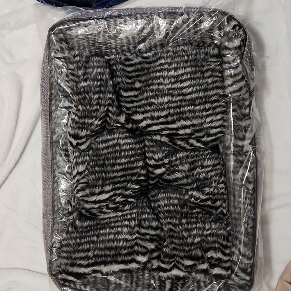 Parisian Pet  Faux Fur 2 Piece Zebra Print Dog Pet Lounger Bed 24"x 17
